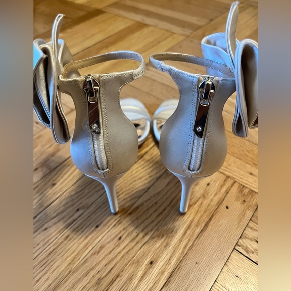 Badgley Mischka Heels Fran Bow Wedding - Picture 5 of 8